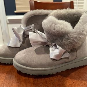 Ugh Gita Bow Mini Boot.  Used but in excellent shape.  Almost no wear. Gray